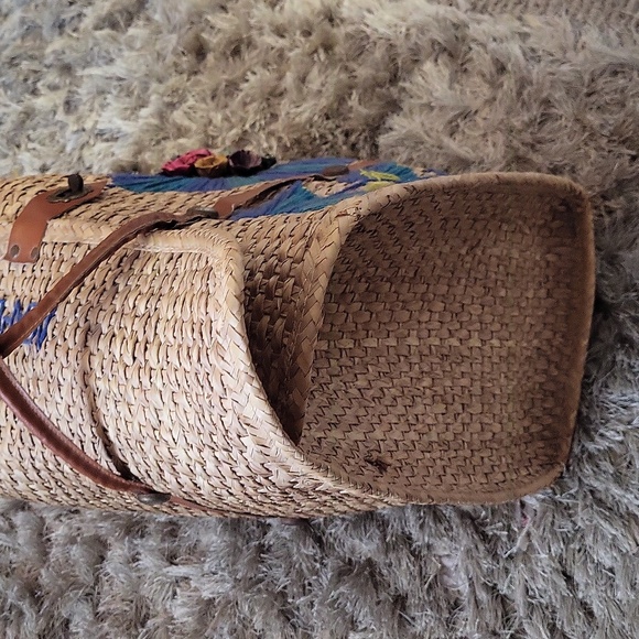 Y2k Woven Straw Bag with Blue Accents - Picture 7 of 9